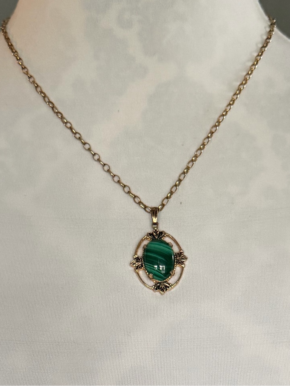 Vintage Gold Tone Malachite Pendant Necklace |Green Malachite Statement Necklace - Picture 3 of 6